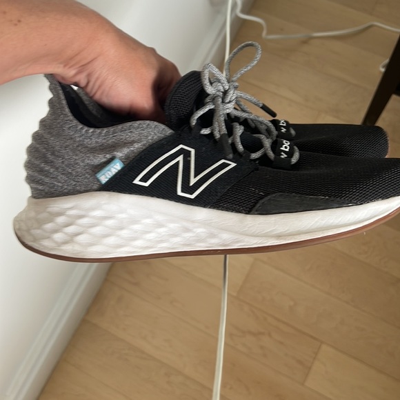 New balance runners in new condition my son outgrew then fast. - Picture 2 of 6